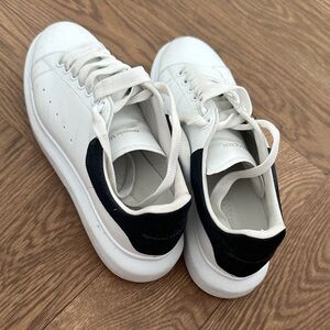 Alexander McQueen White and Black Casual Sneakers